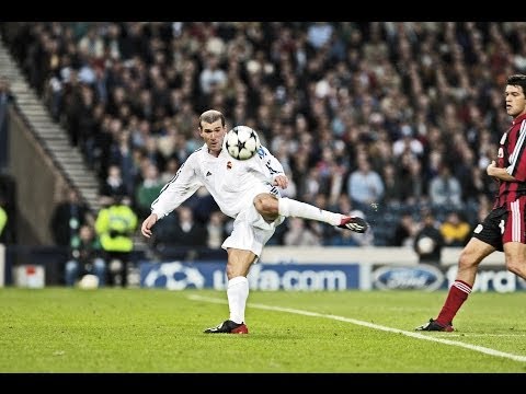 Zidane’s famous goal against Bayer Leverkusen in the UCL Final 2002