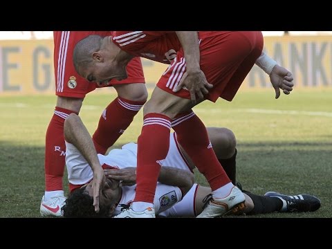 Pepe and other Madrid players vs Diego Costa (13/14 Copa del Rey)