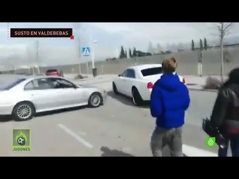 Crazy Fans try Stop Cristiano Ronaldo's Car after Real Madrid Training 04/03/2016