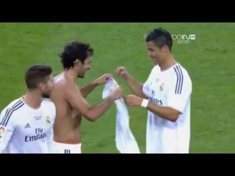 Raul  Gonzales  Give  T shirt  to Cristiano  Ronaldo in Real Madrid 1   0 Al Sadd