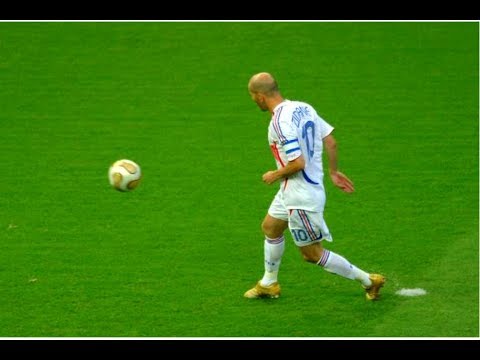 Zinedine Zidane ● Legendary Magic Skills Show